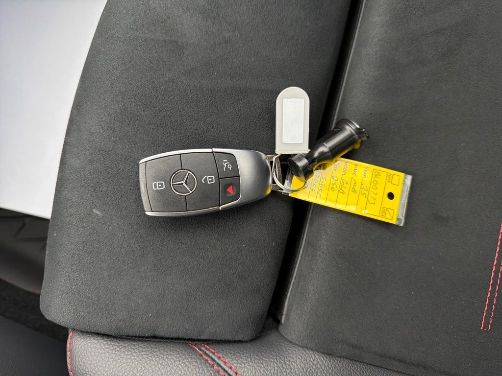 Certified 2025 Mercedes-Benz GLB 250 4MATIC image 29