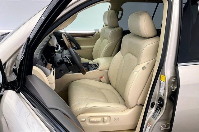 Used 2019 Lexus LX 570 4WD w/ Luxury Package image 18
