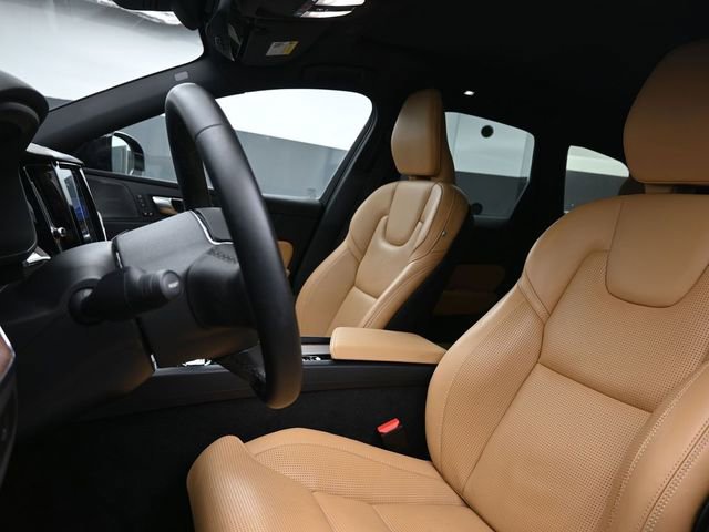 Used 2023 Volvo XC60 B6 Ultimate w/ Climate Package image 9