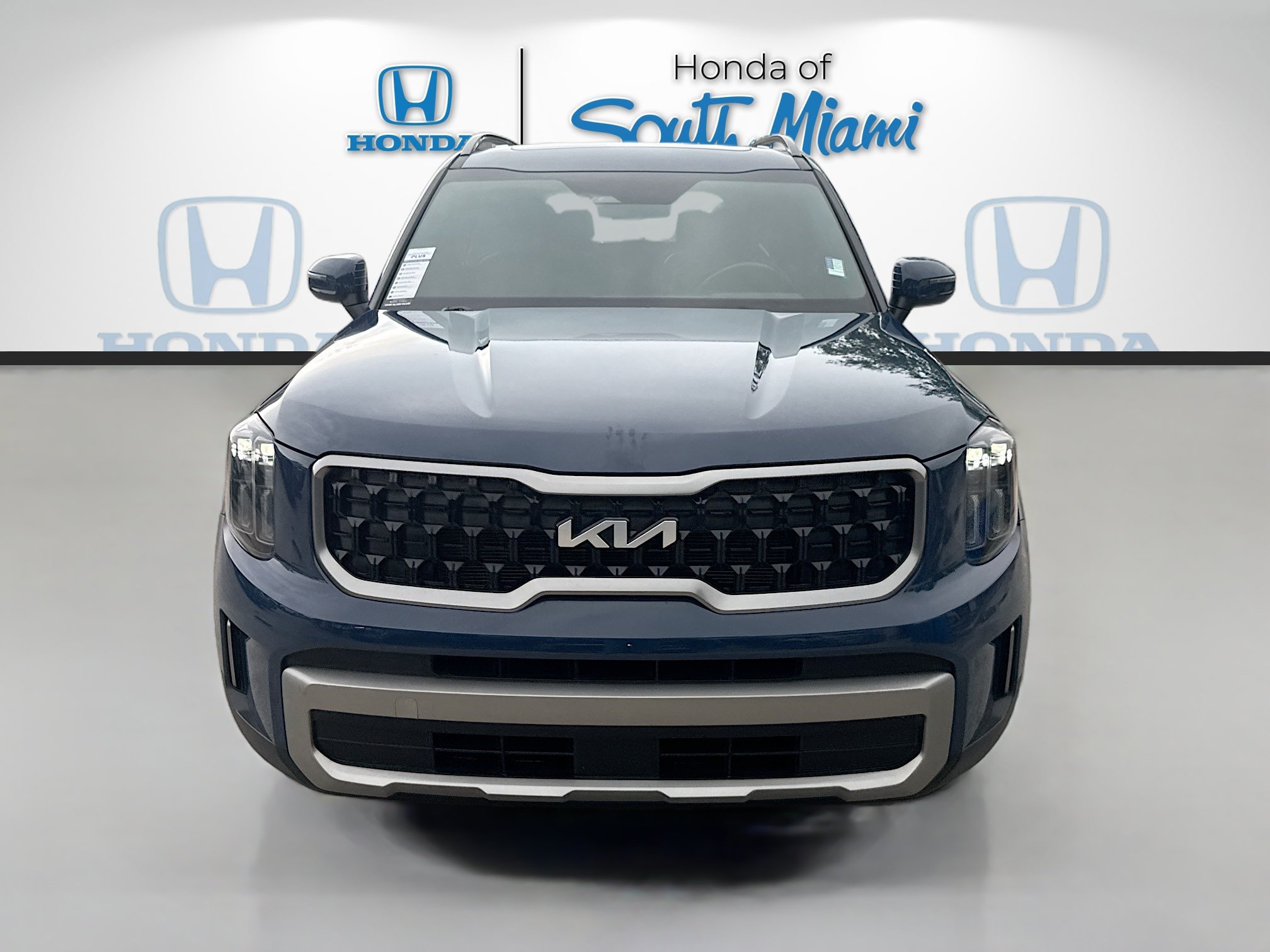 Used 2023 Kia Telluride EX X-Line AWD/4WD image 2