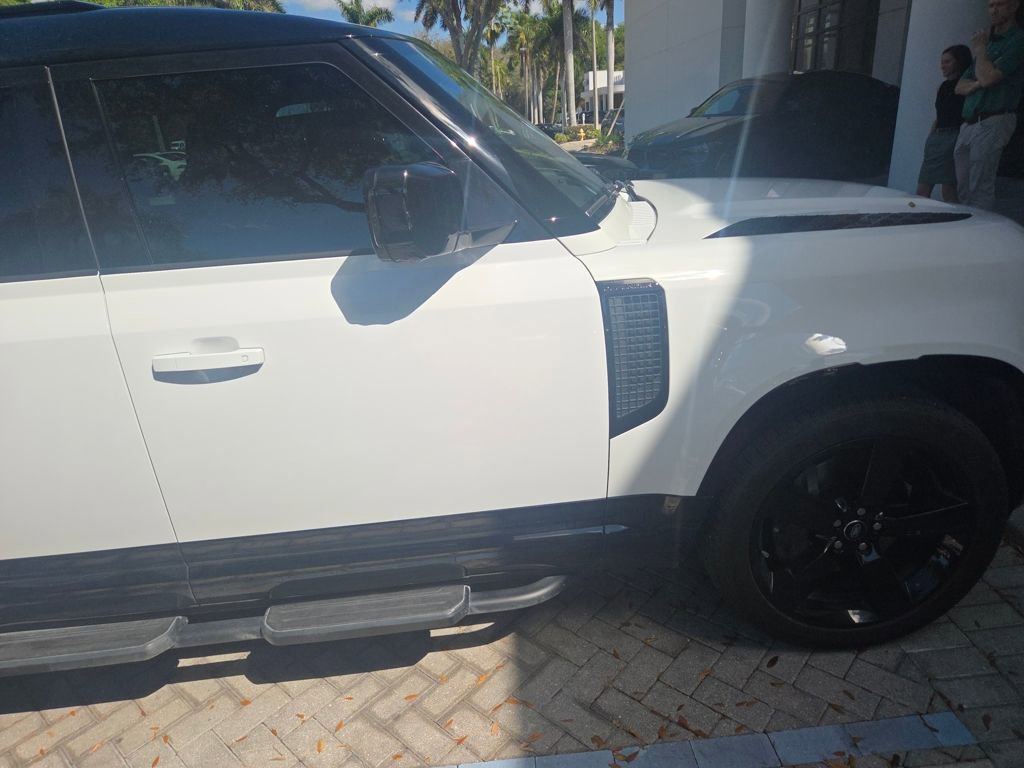 Used 2024 Land Rover Defender 110 X-Dynamic SE image 62