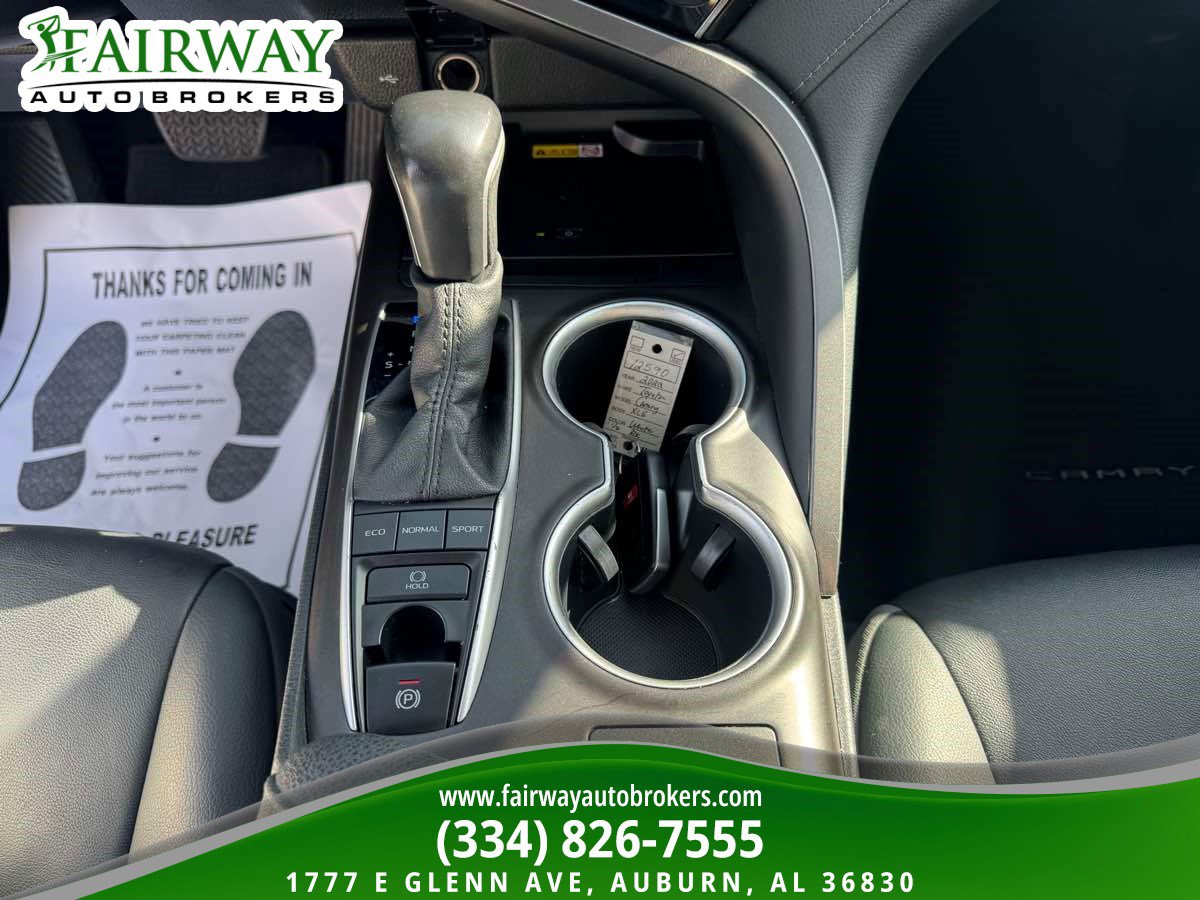 Used 2022 Toyota Camry XLE FWD image 25