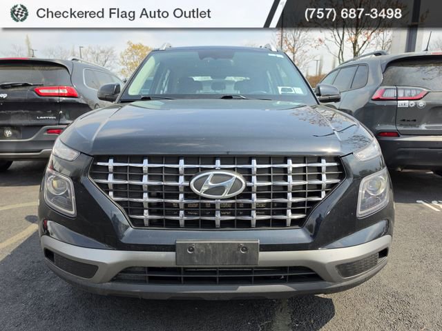 Used 2023 Hyundai Venue SEL image 2