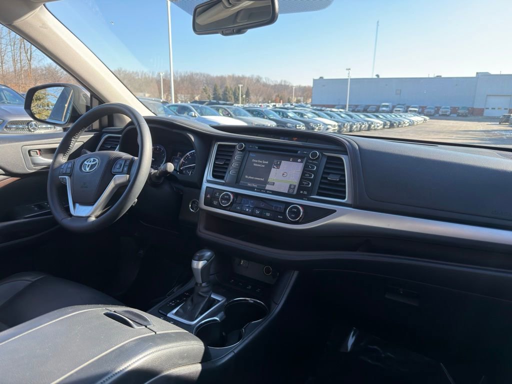 Used 2016 Toyota Highlander XLE image 17