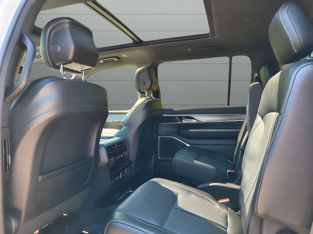Used 2024 Jeep Wagoneer Series II RWD image 35
