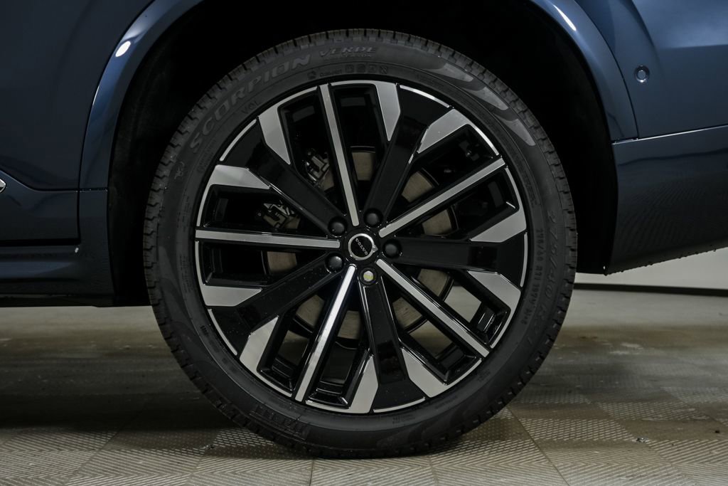 Used 2026 Volvo XC90 B6 Plus w/ Protection Package Premier image 41