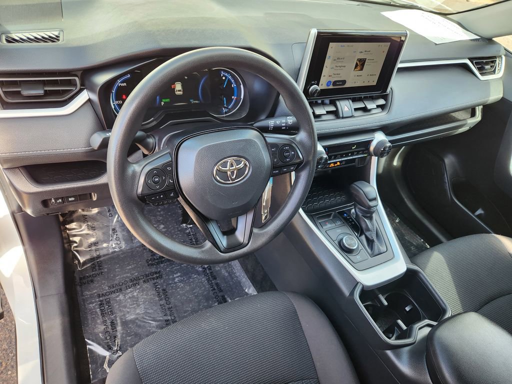Used 2025 Toyota RAV4 LE image 9