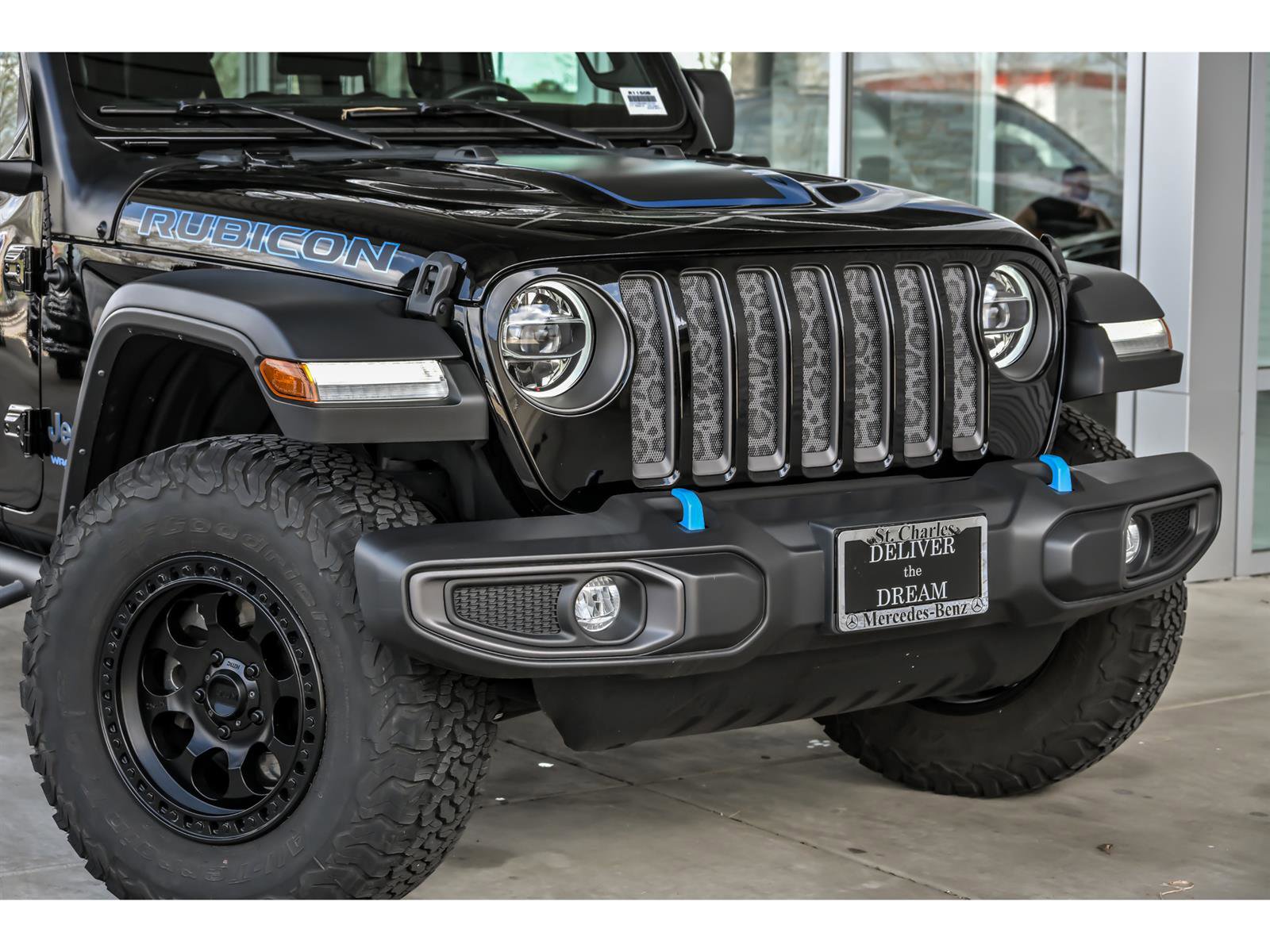 Used 2022 Jeep Wrangler Unlimited Rubicon 4xe w/ Cold Weather Group AWD/4WD image 2