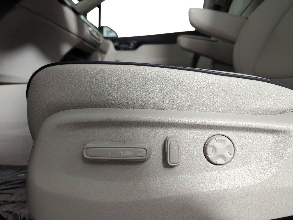 New 2026 Honda Odyssey Touring image 14