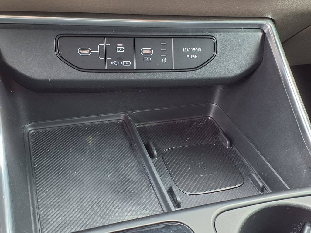 Used 2025 Kia Carnival EX FWD image 32