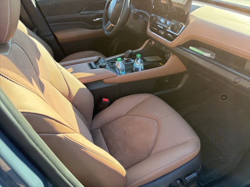 Used 2025 Toyota Grand Highlander MAX Platinum image 17