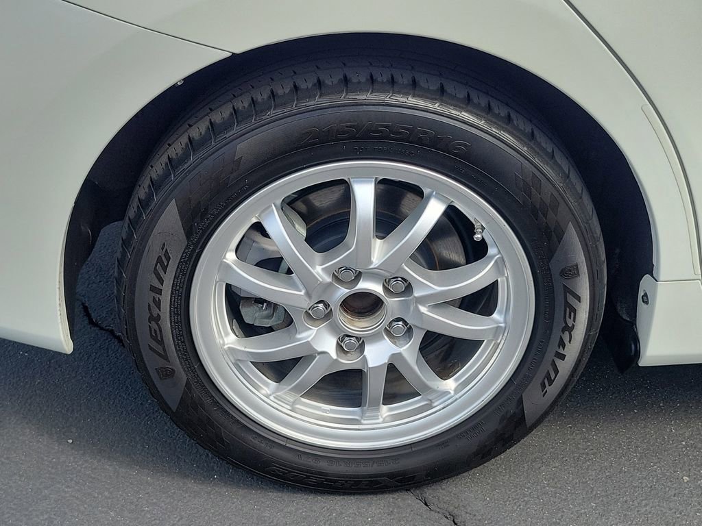 Used 2014 Toyota Prius V Three image 7