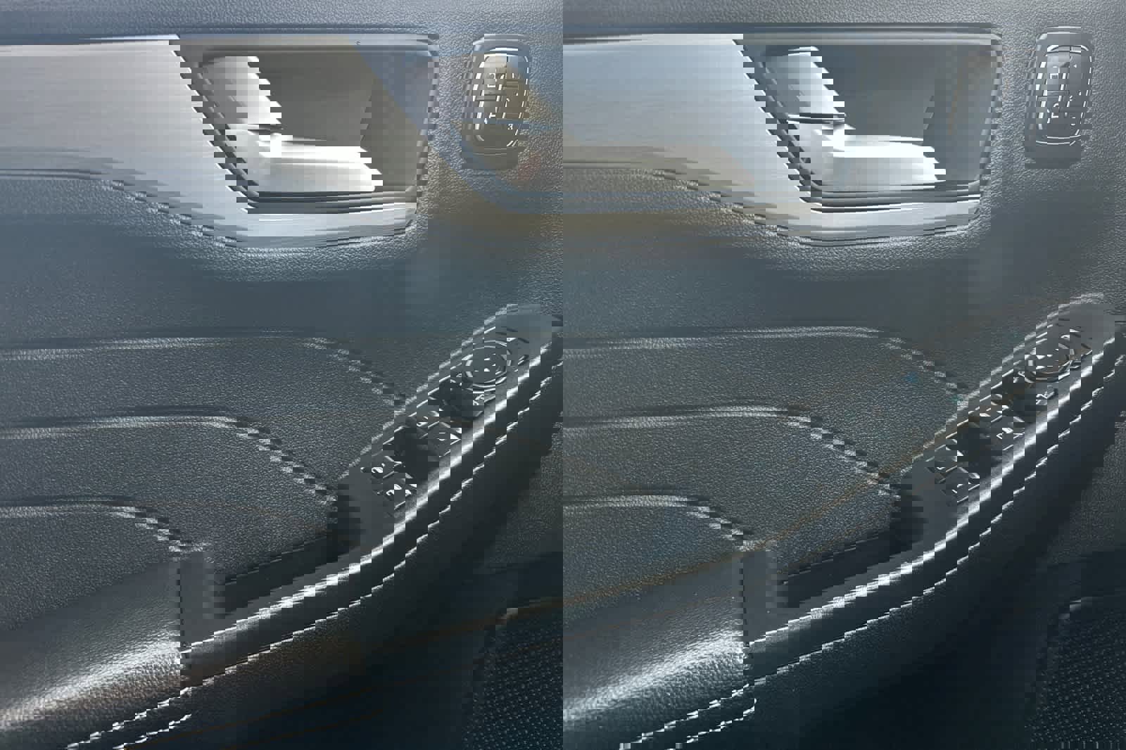 Certified 2025 Ford Escape Platinum image 12