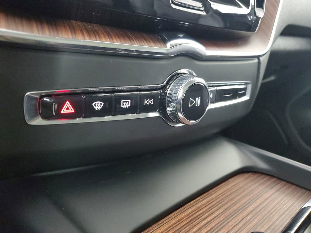 Used 2024 Volvo XC60 B5 Plus w/ Protection Package Premier AWD/4WD image 30