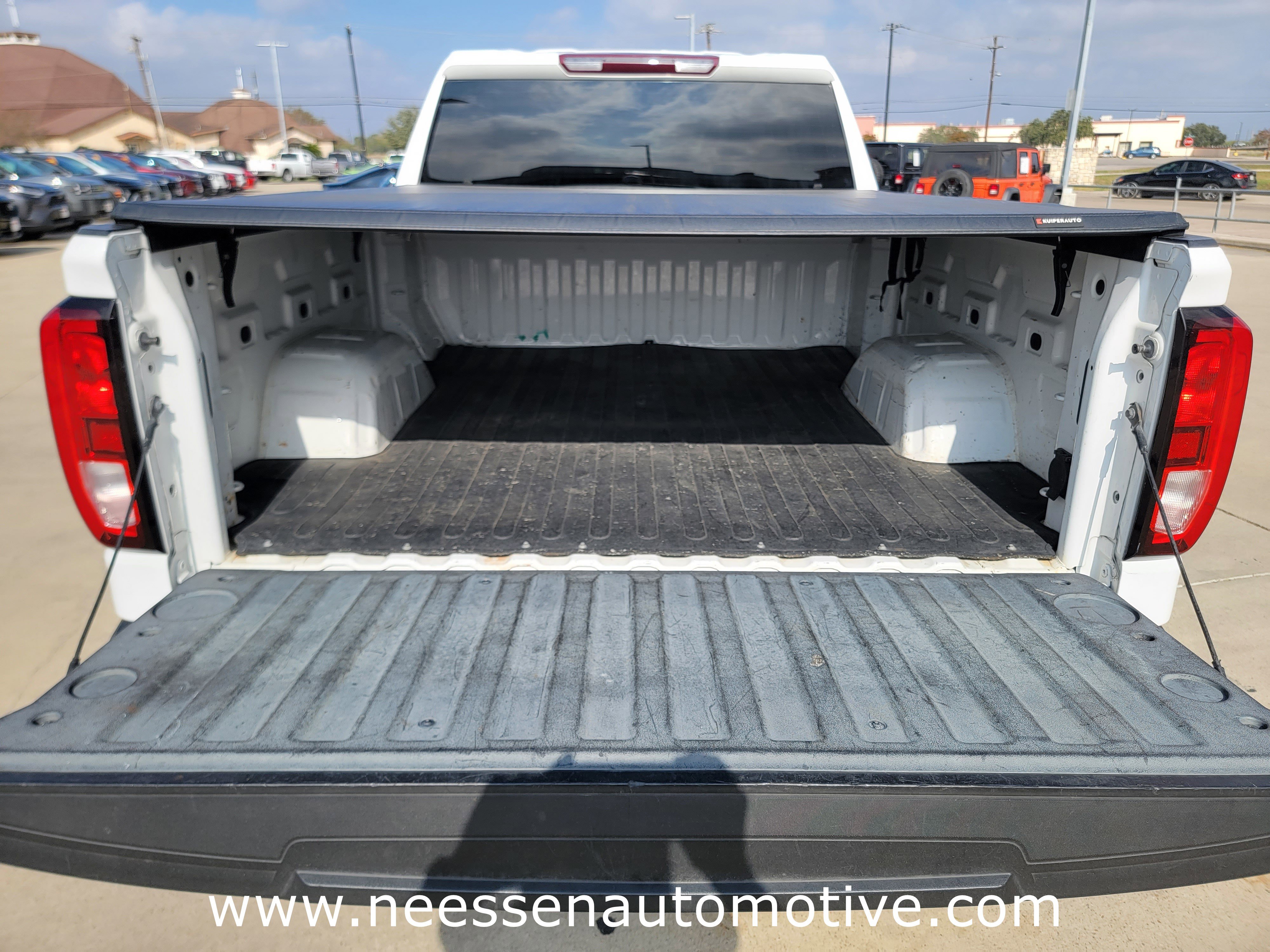 Used 2020 GMC Sierra 1500 2WD Crew Cab w/ Sierra Value Package image 32