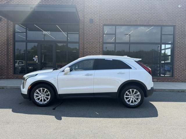Used 2022 Cadillac XT4 Luxury w/ Cold Weather Package FWD image 2