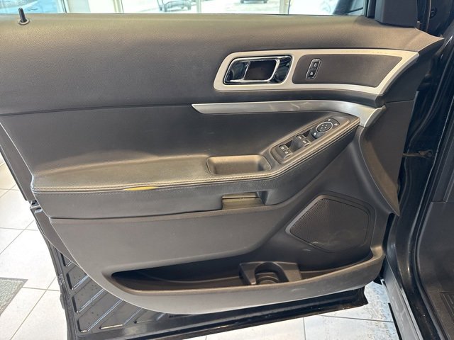 Used 2014 Ford Explorer XLT w/ Equipment Group 202A image 10