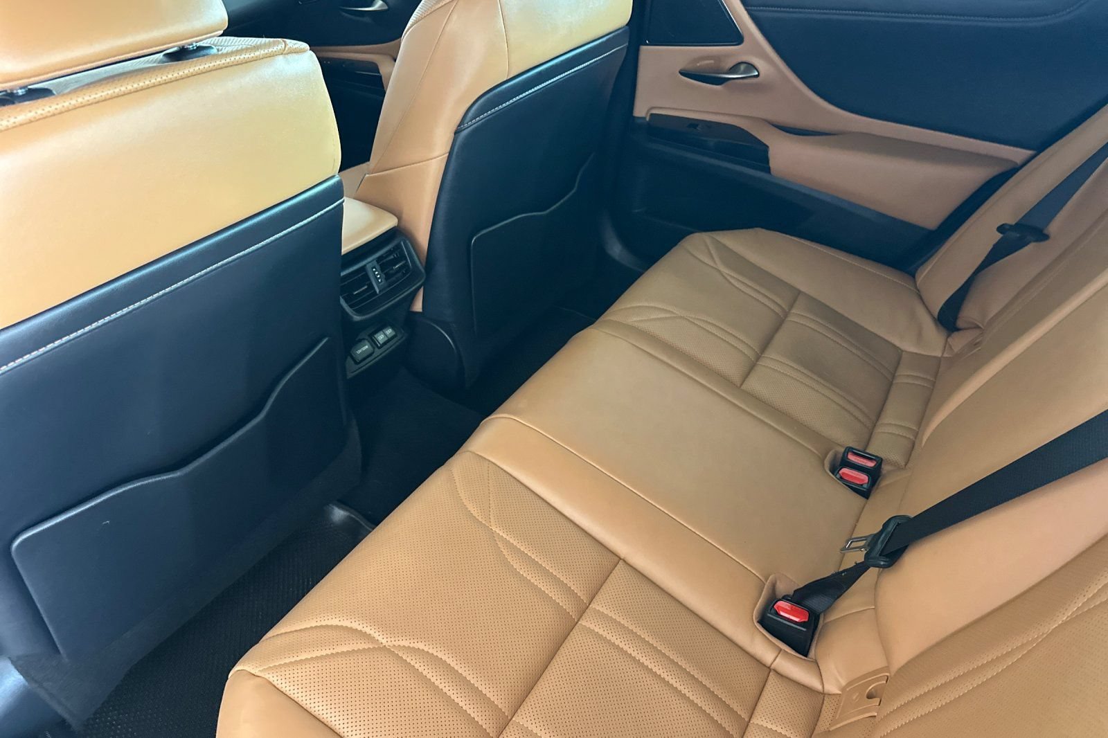 Used 2024 Lexus ES 300h w/ Accessory Package (Z1) FWD image 9