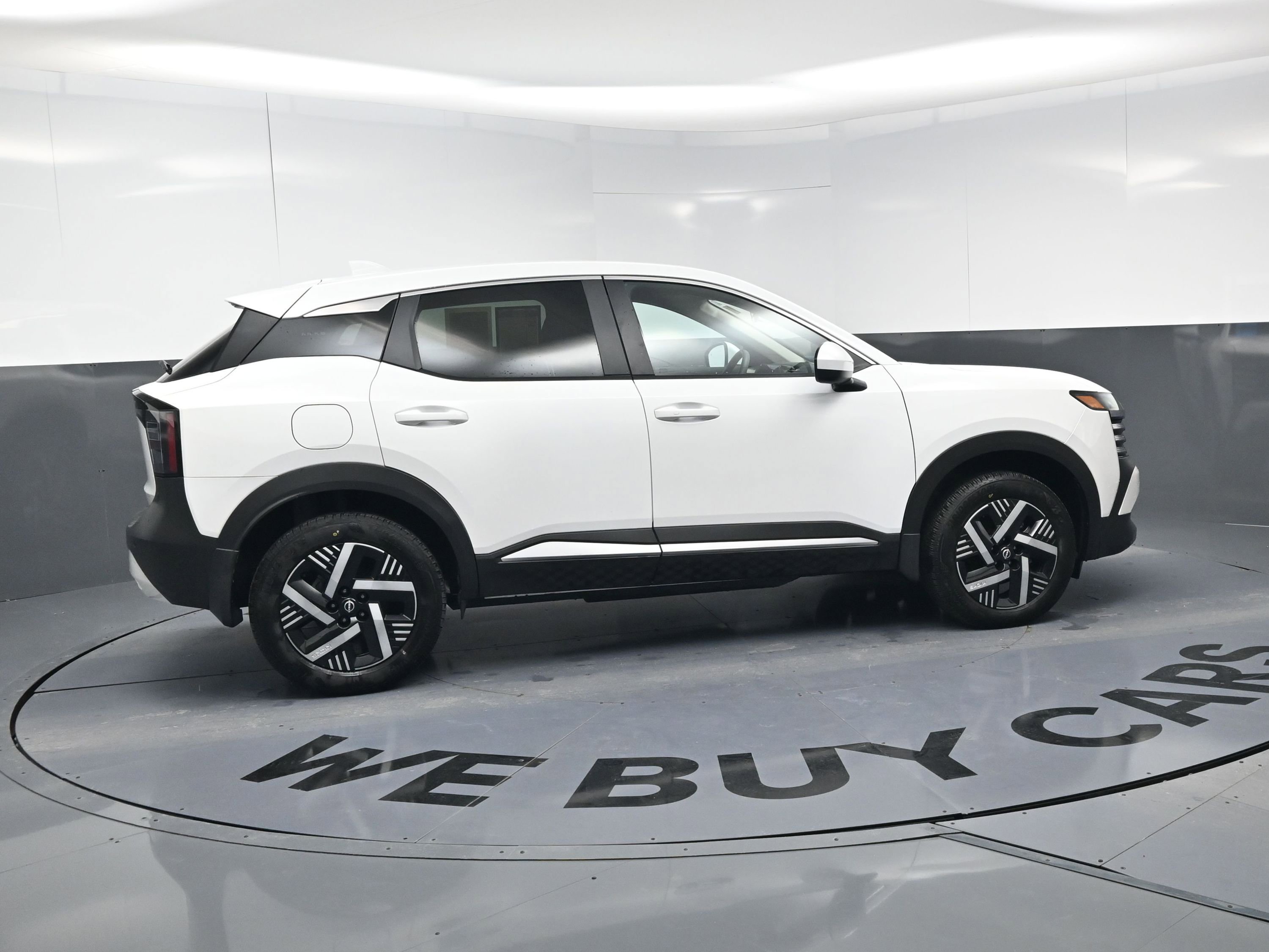 Used 2025 Nissan Kicks SV w/ Charging Package image 16