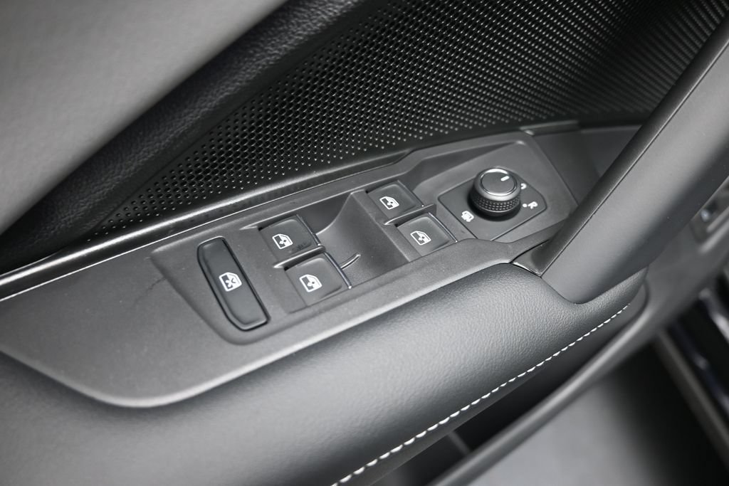 New 2026 Volkswagen Tiguan SE R-Line FWD image 20