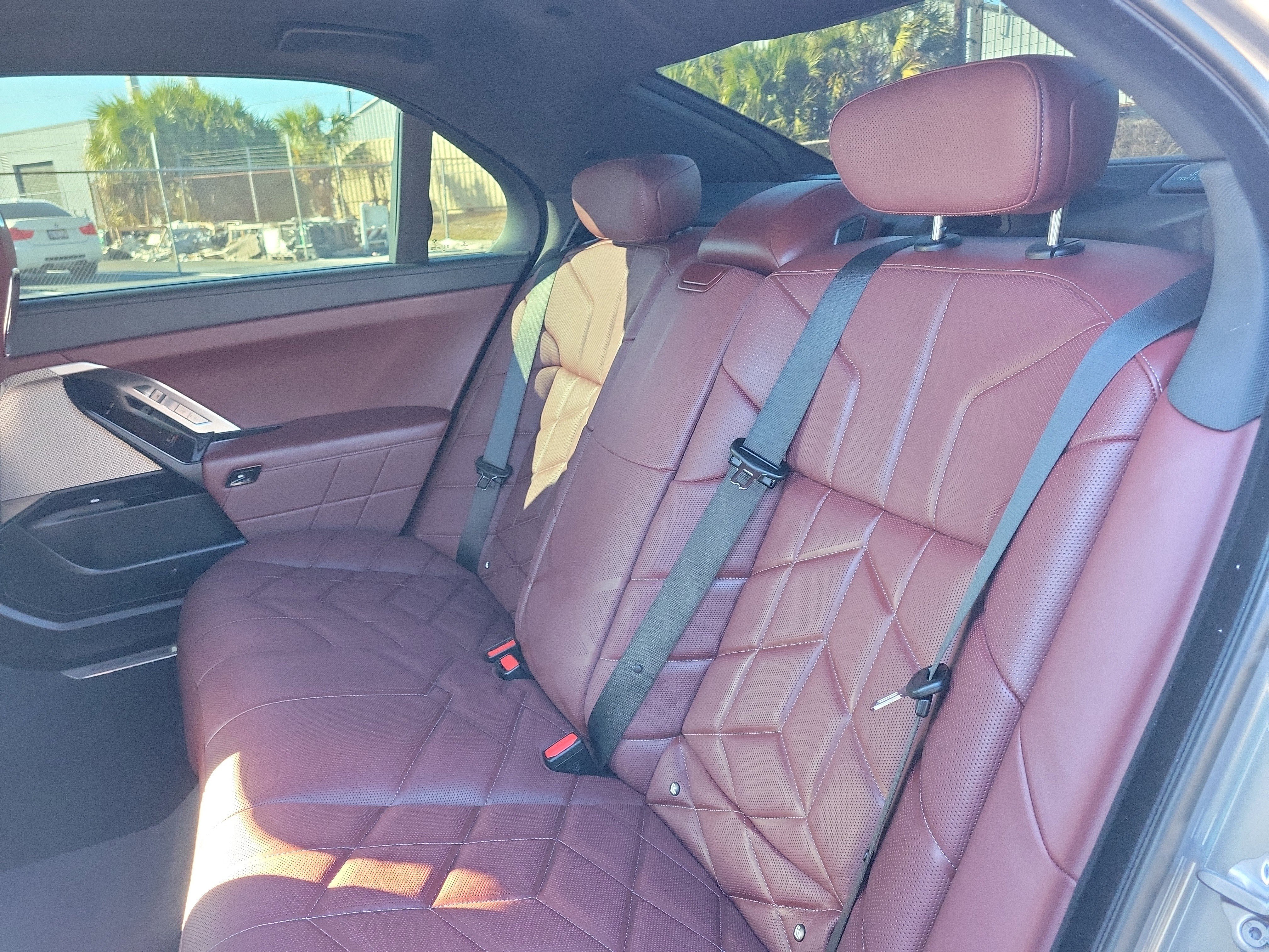 Used 2023 BMW 740i image 10