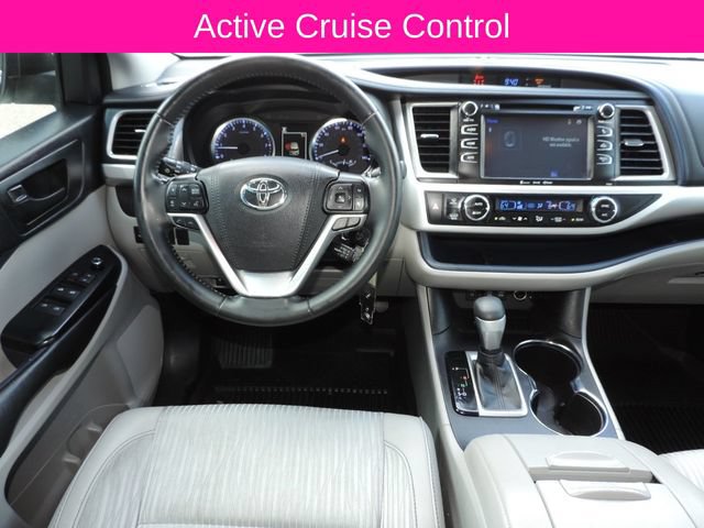 Used 2019 Toyota Highlander Plus FWD image 24