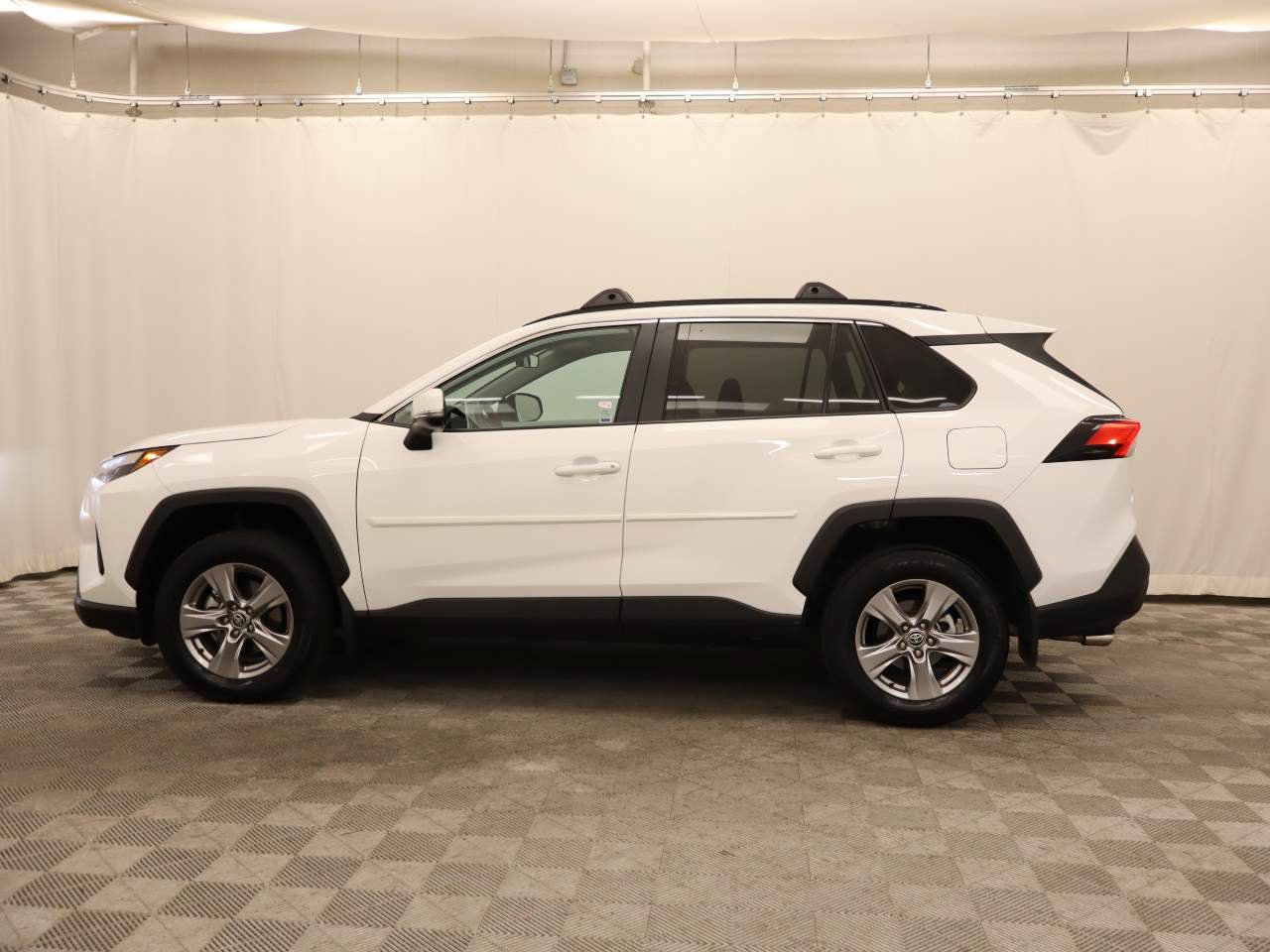 Used 2023 Toyota RAV4 XLE AWD/4WD image 2
