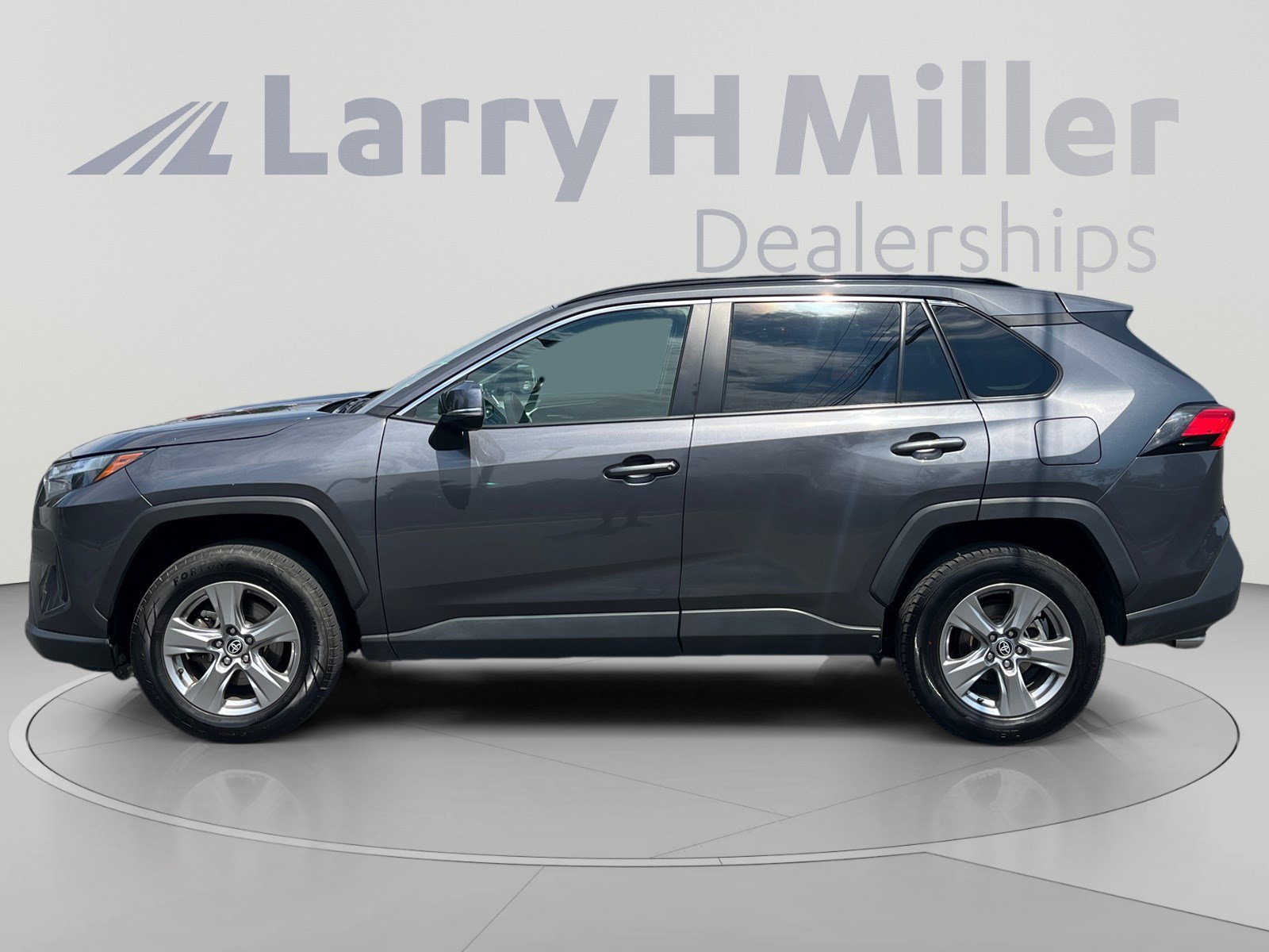 Used 2024 Toyota RAV4 XLE AWD/4WD image 2