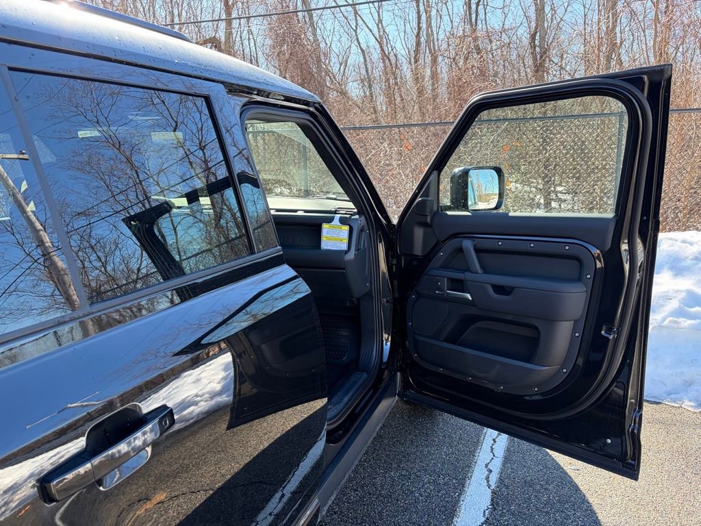 New 2026 Land Rover Defender 110 X-Dynamic SE image 14