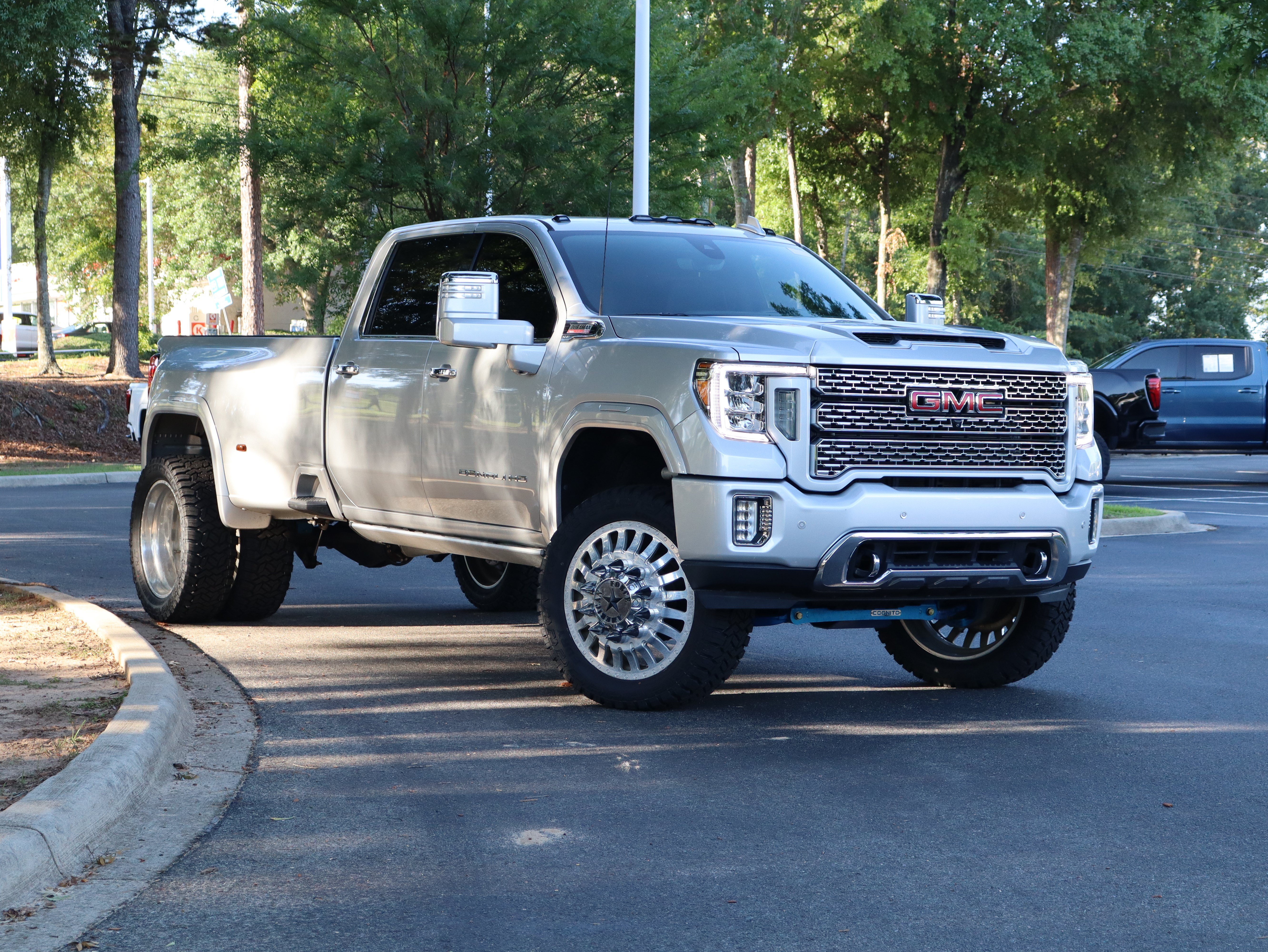 Used 2021 GMC Sierra 3500 Denali w/ Denali Ultimate Package AWD/4WD video 2