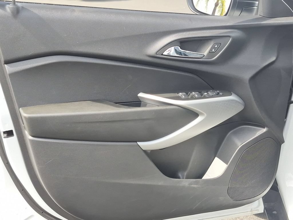 Used 2025 Chevrolet Trax LS FWD image 11