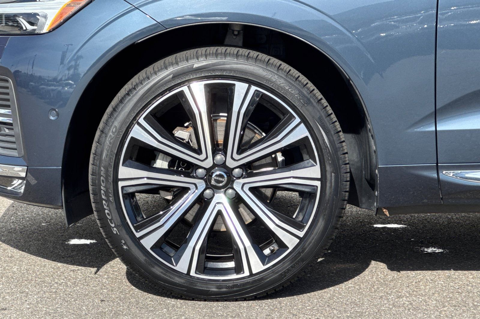 Used 2023 Volvo XC60 B5 Ultimate w/ Climate Package image 33