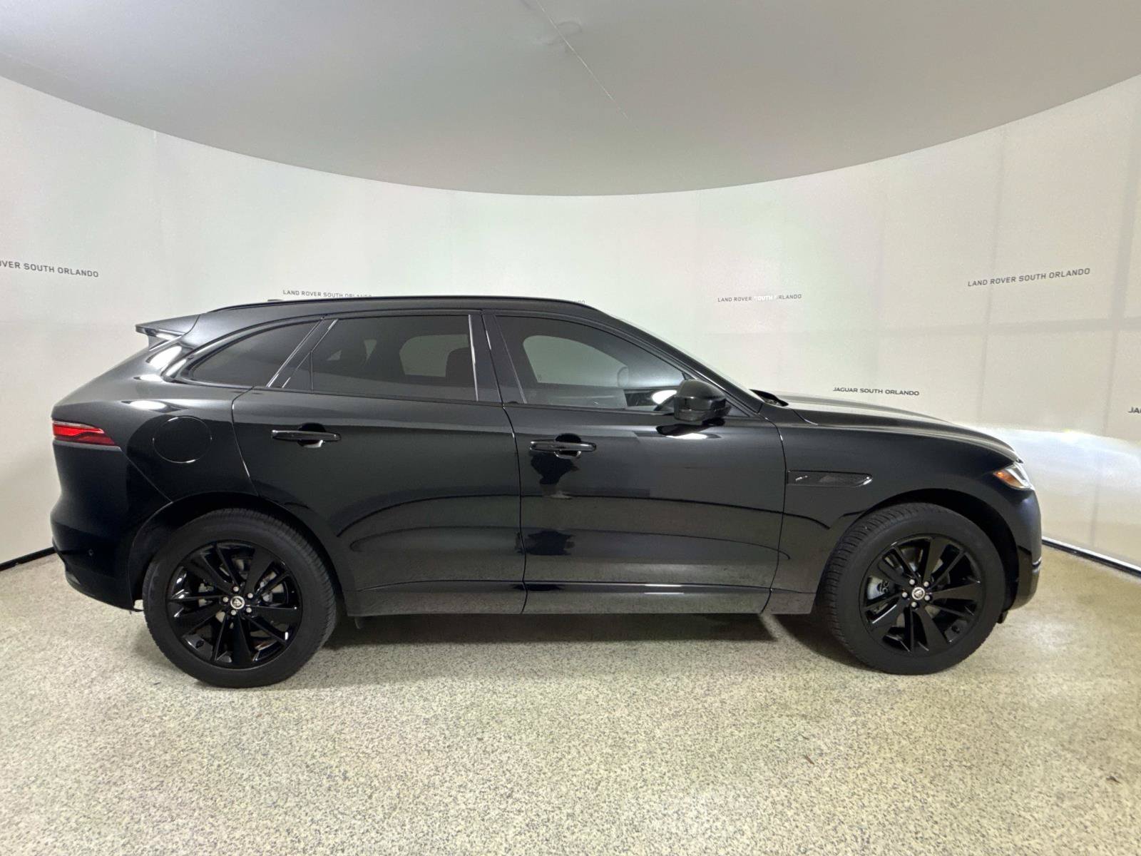 Certified 2026 Jaguar F-PACE R-Dynamic S AWD/4WD image 6