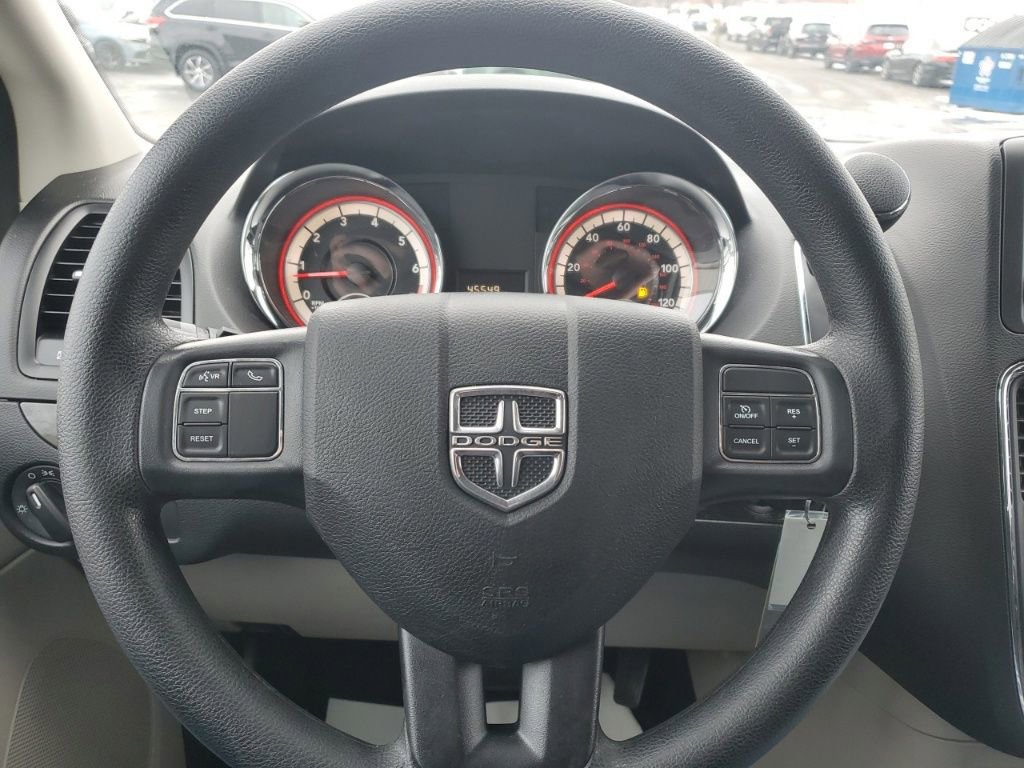Used 2018 Dodge Grand Caravan SE w/ UConnect Hands-Free Group image 15
