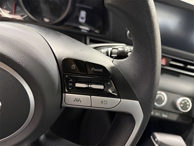 Used 2023 Hyundai Elantra SE image 17