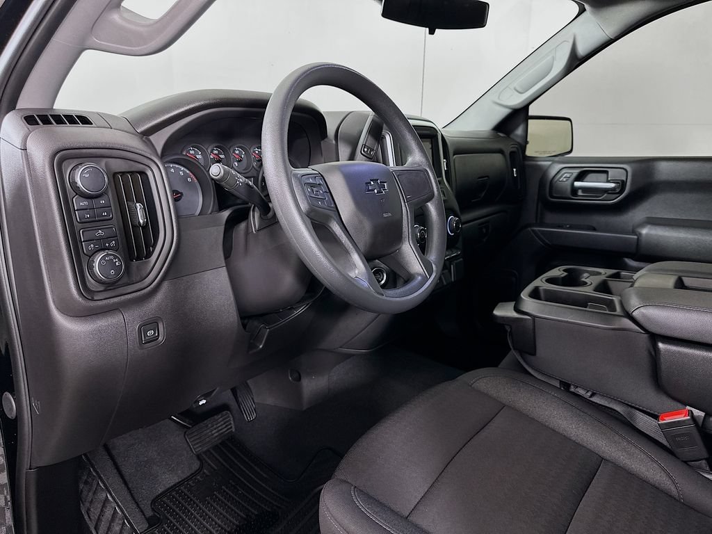 Used 2025 Chevrolet Silverado 1500 Custom Trail Boss w/ LPO, Dark Essentials Package AWD/4WD image 9