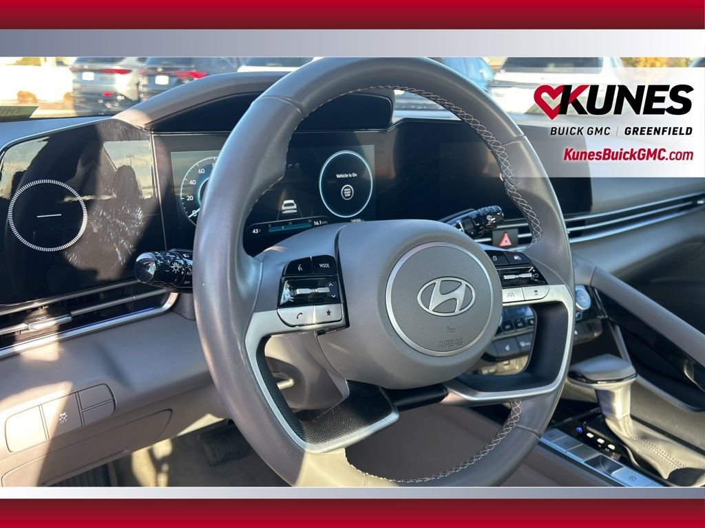 Used 2025 Hyundai Elantra SEL image 18