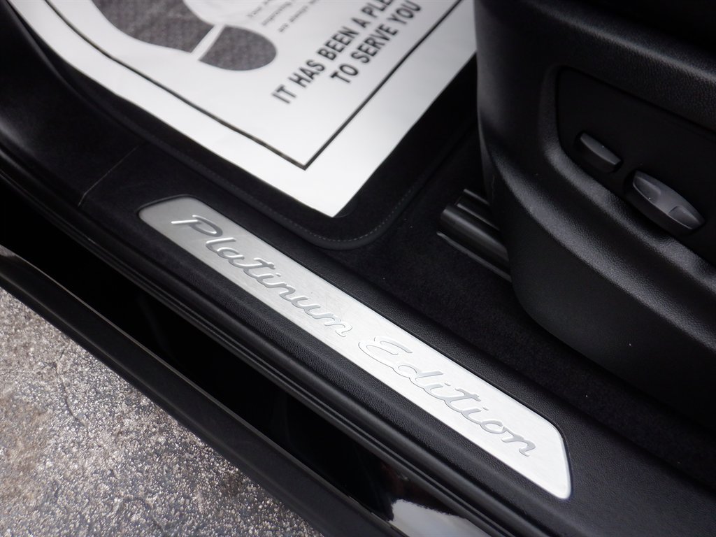 Used 2023 Porsche Cayenne Platinum Edition AWD/4WD image 17