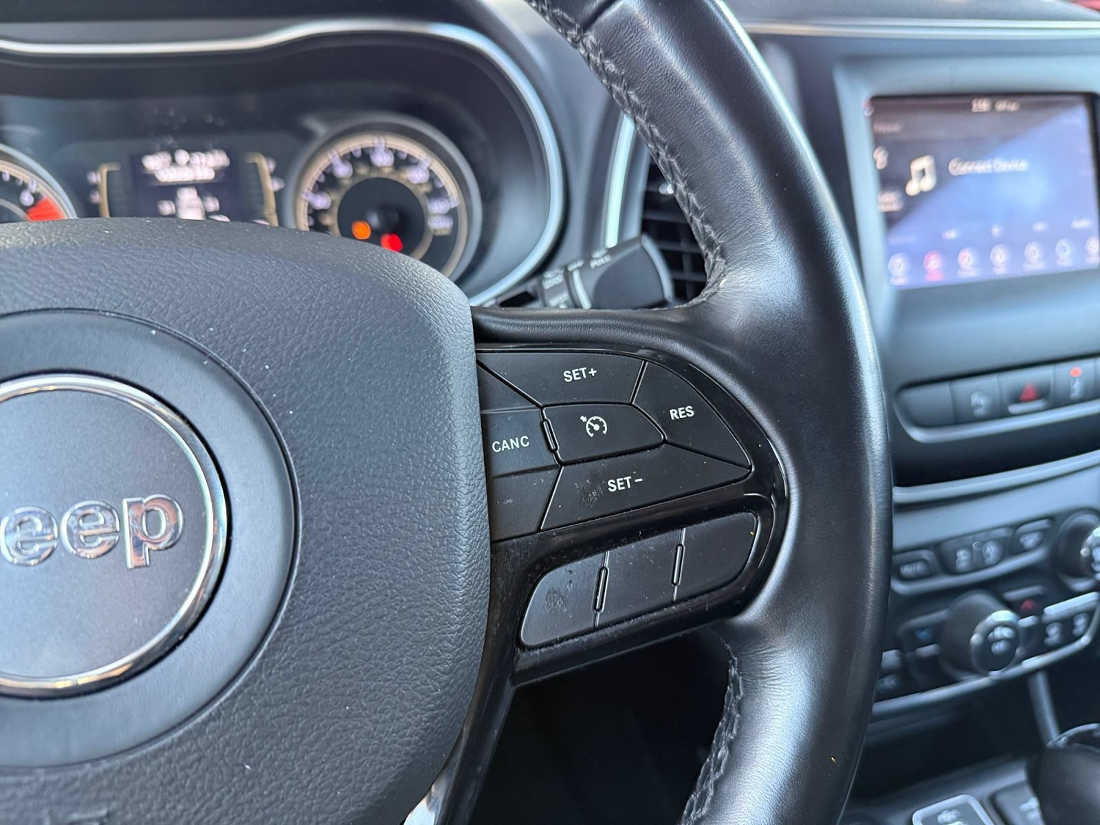 Used 2021 Jeep Cherokee Latitude Plus FWD image 14