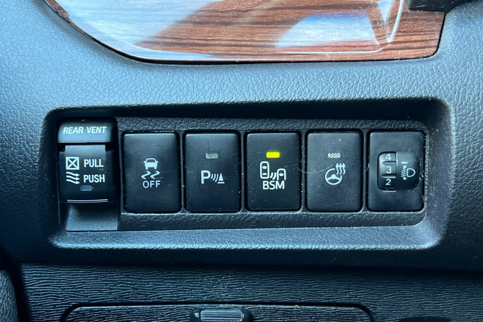 Certified 2017 Toyota Sienna Limited Premium FWD image 32
