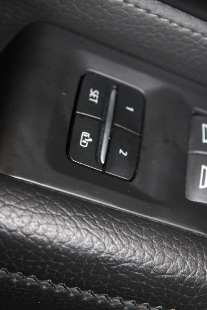 Used 2024 GMC Yukon XL Denali image 45