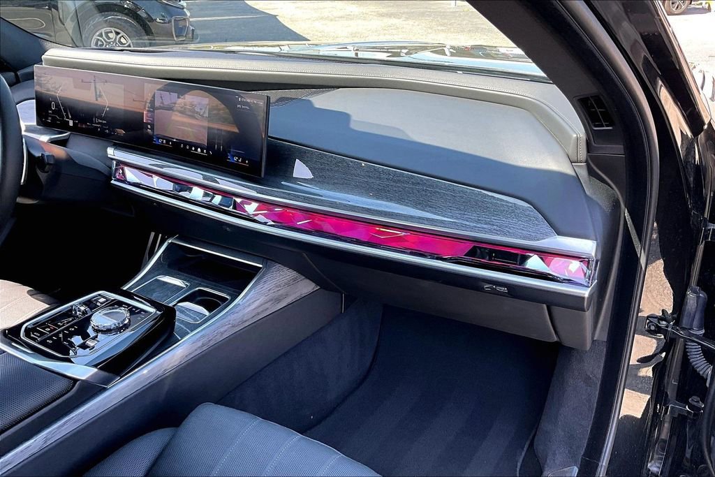 Used 2024 BMW 740i RWD image 19