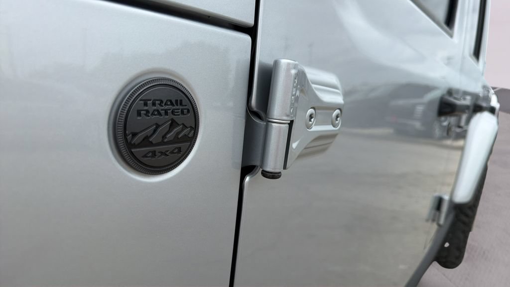 Used 2023 Jeep Gladiator Sport AWD/4WD image 17