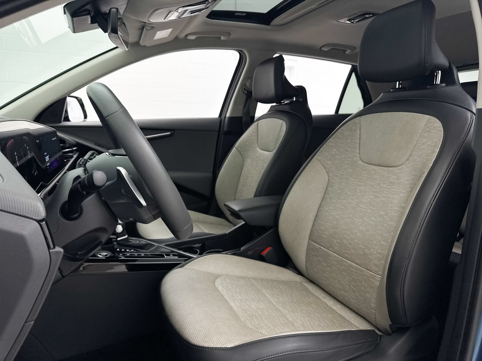 Certified 2024 Kia Niro SX Touring FWD image 20