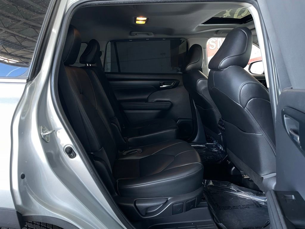 Used 2020 Toyota Highlander XLE image 20
