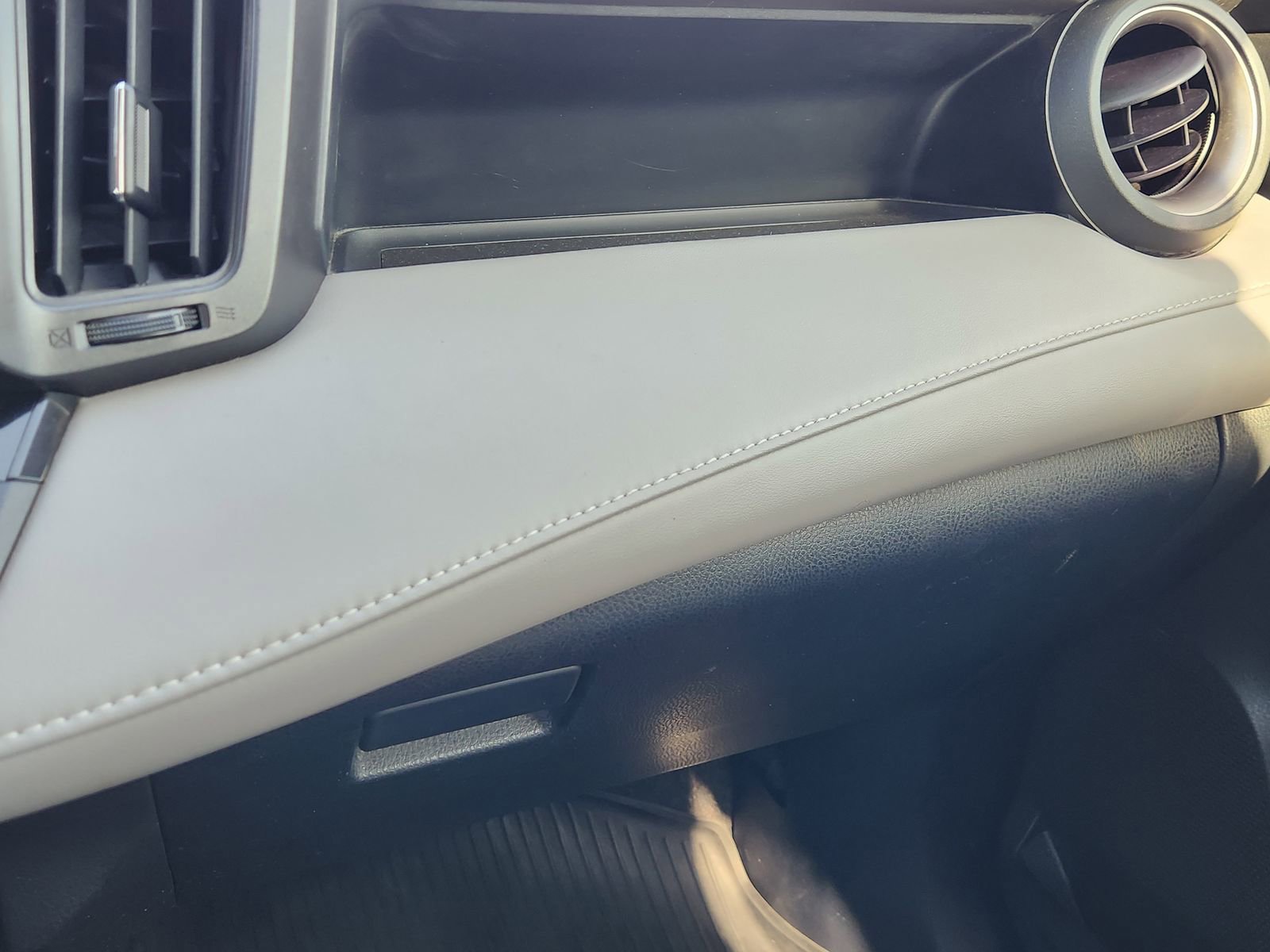 Used 2018 Toyota RAV4 XLE image 23