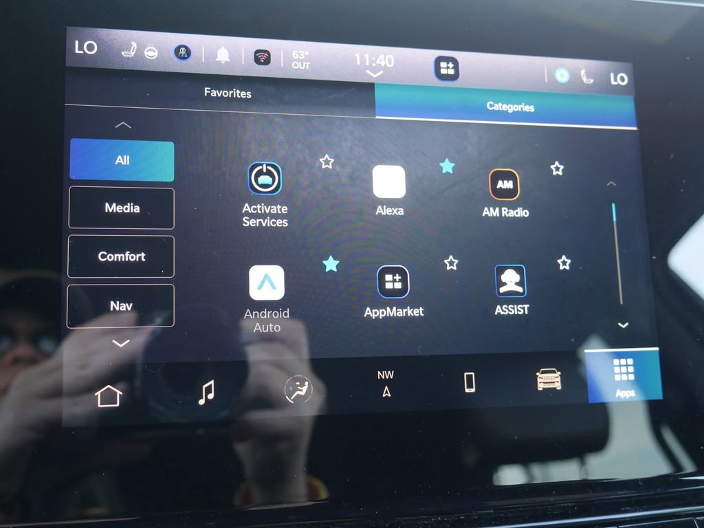 Certified 2024 Jeep Wagoneer L Series III w/ Flexible Seating Group image 37