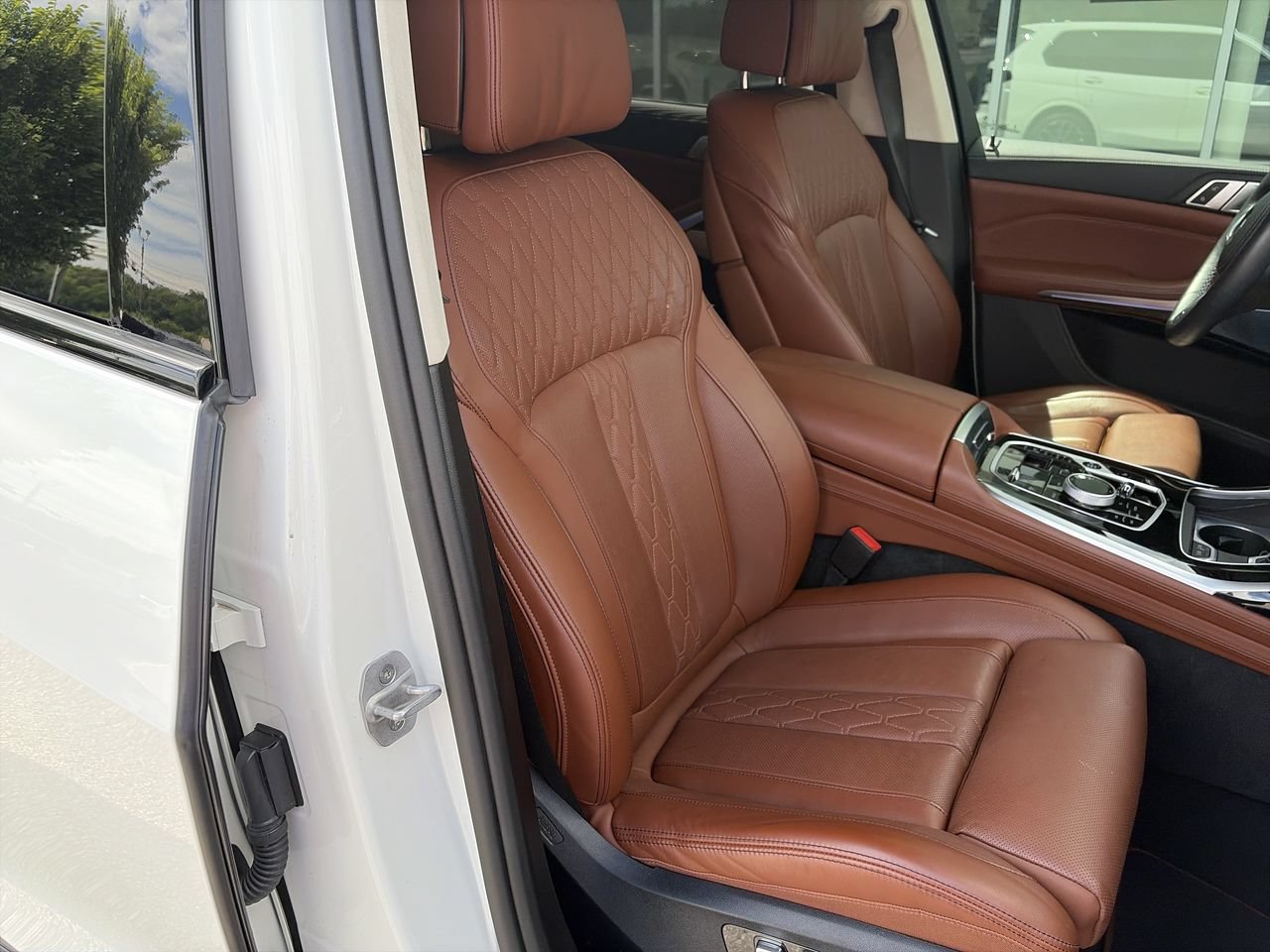 Certified 2025 BMW X7 M60i AWD/4WD image 37
