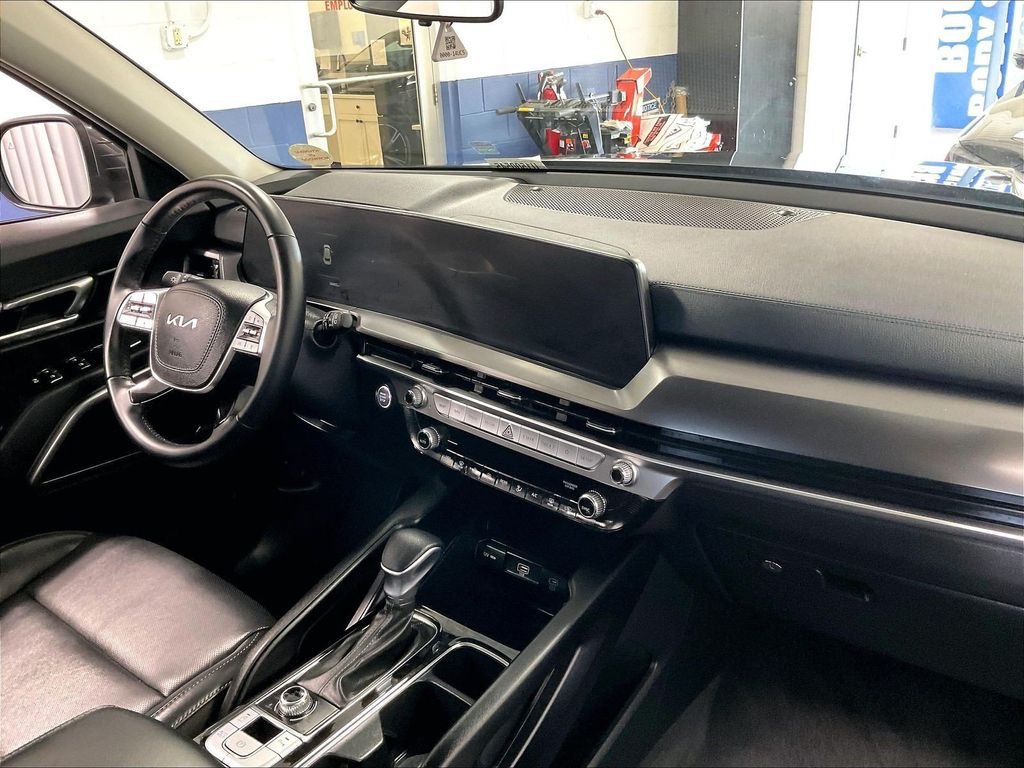 Used 2024 Kia Telluride LX AWD/4WD image 14