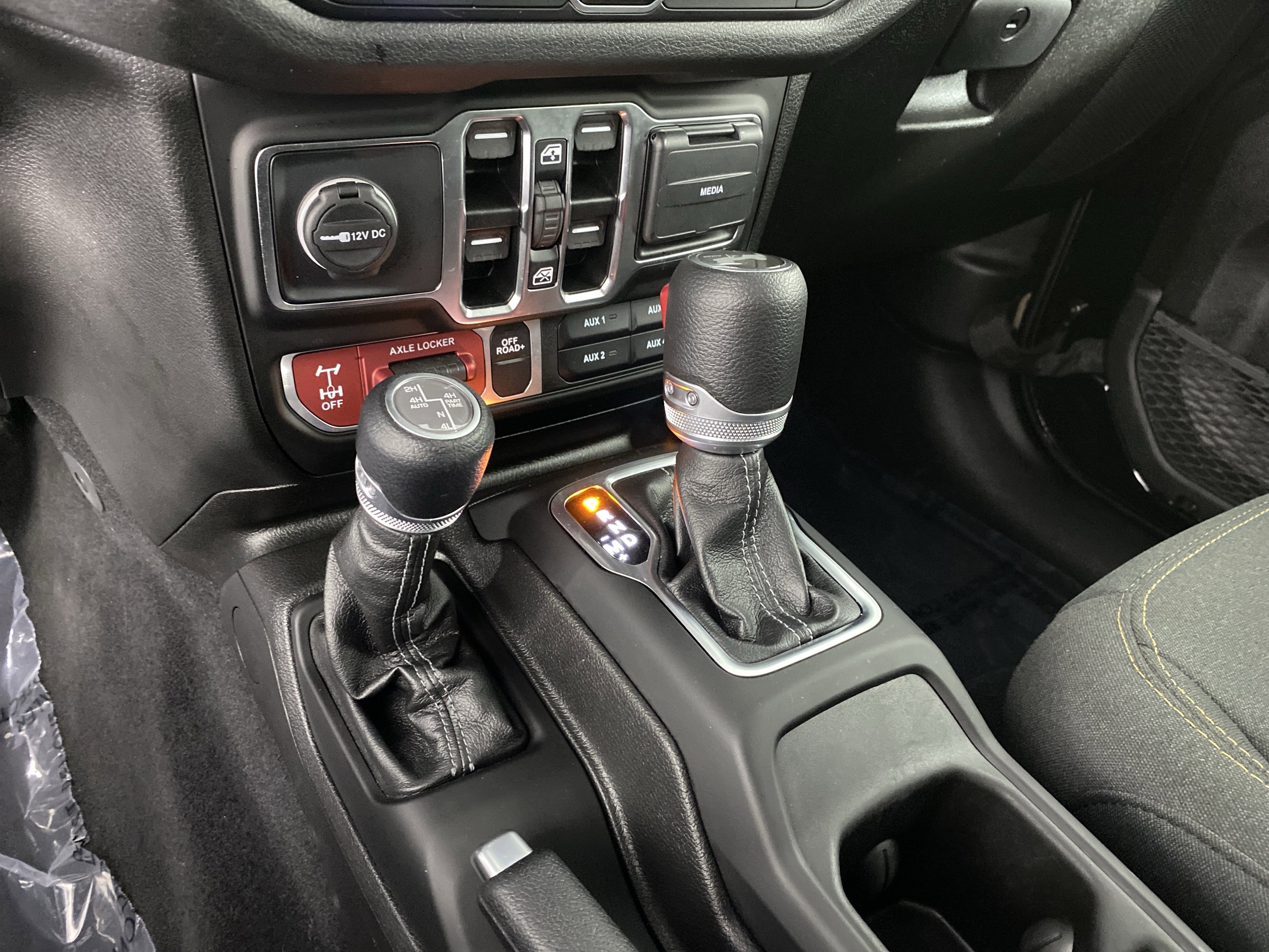 Used 2025 Jeep Wrangler Willys image 28